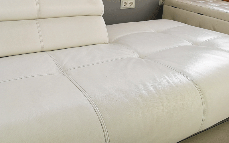 sofa de piel limpia